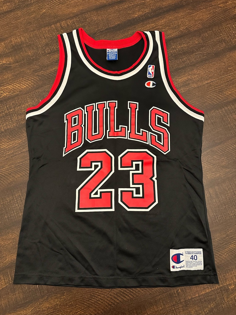 Vintage Champion NBA Chicago Bulls Jersey Michael Jordan #23 Size 40 Black EUC